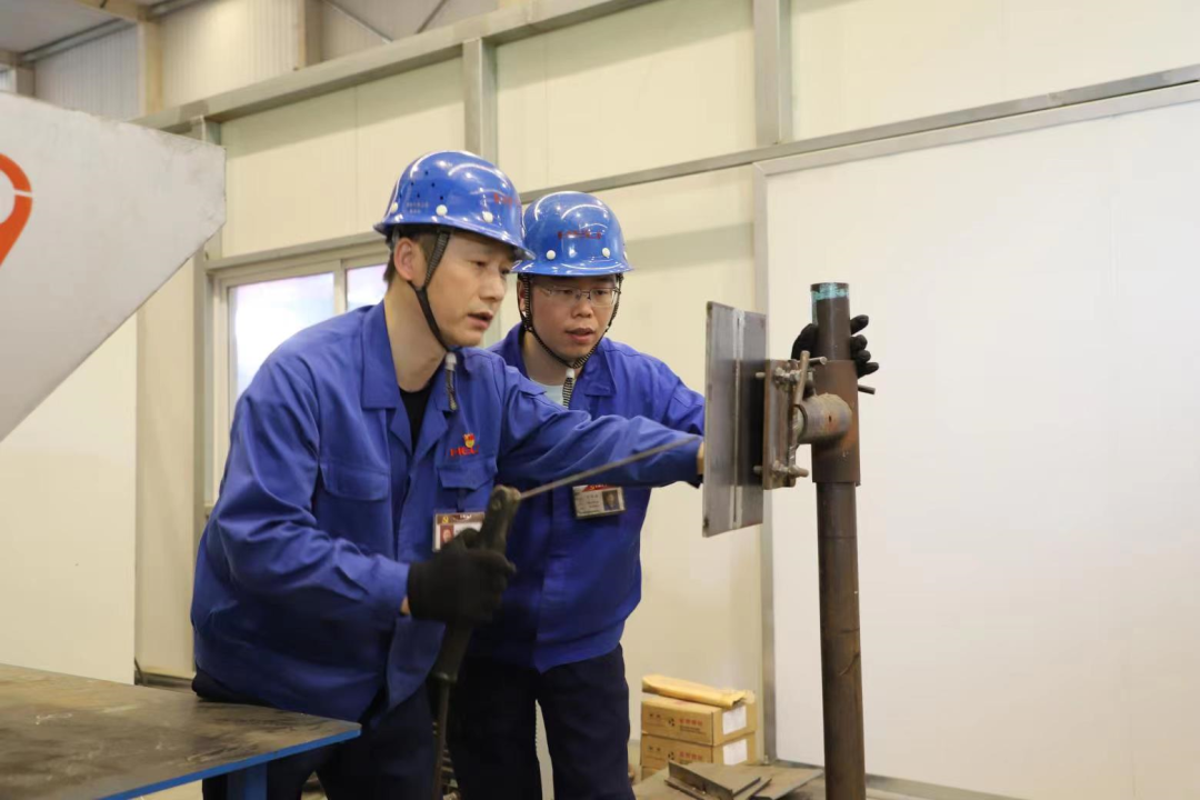 冷加工领域的行家里手！安徽尊龙凯时黄彦军荣获2023年 “天下五一劳动奖章” - 安徽尊龙凯时有限责任公司