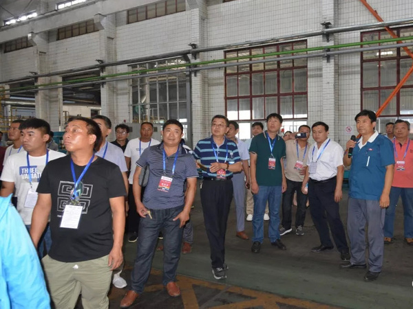 社会公家在GCGC黄金城集团科普基地出产车间参观进建