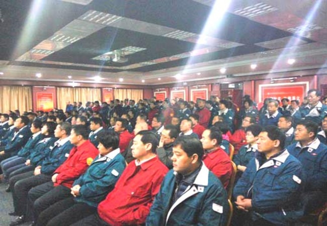 GCGC黄金城集团治理人怨佚在大会堂当真听取科技人员的科普知识讲座
